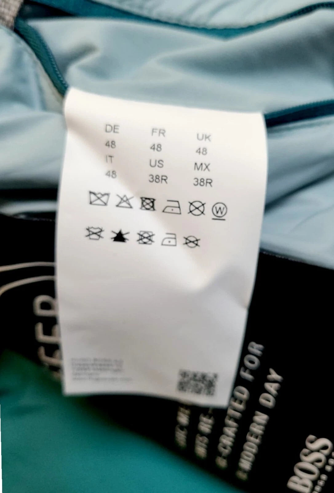 $895 - HUGO BOSS Real Down Puffer Iconic Jacket with Logo - Size 38R