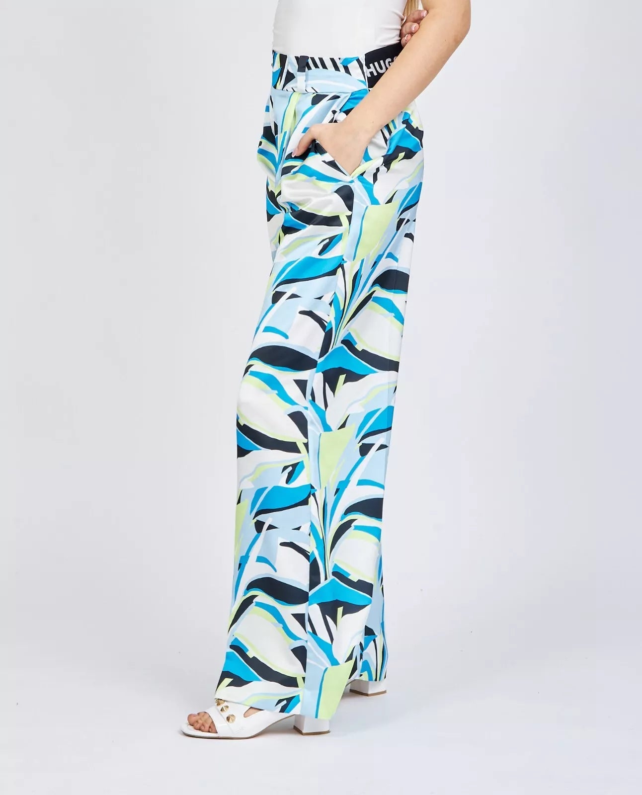 HUGO  Wide Leg Relaxed Fit Pants with Rear Logo Botanical Print - Size 4 / 26