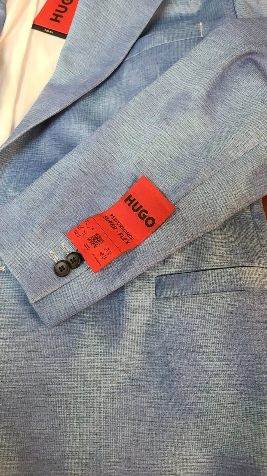 $1,395 - HUGO Modern Fit Double-Breasted Suit Performance Super Flex - M