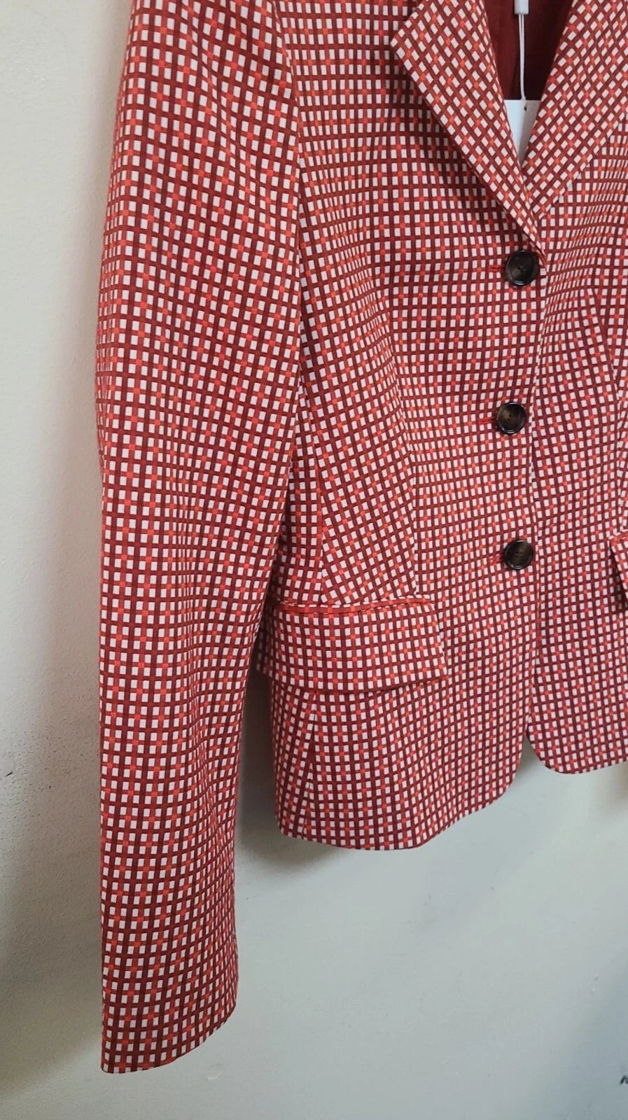 $850 - HUGO BOSS Women 2-Piece Suit with Pants in Red Houndstooth - Size 4 /26