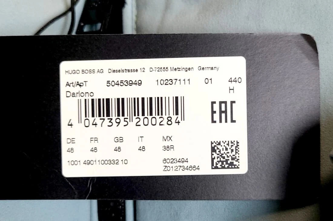 $895 - HUGO BOSS Real Down Puffer Iconic Jacket with Logo - Size 38R